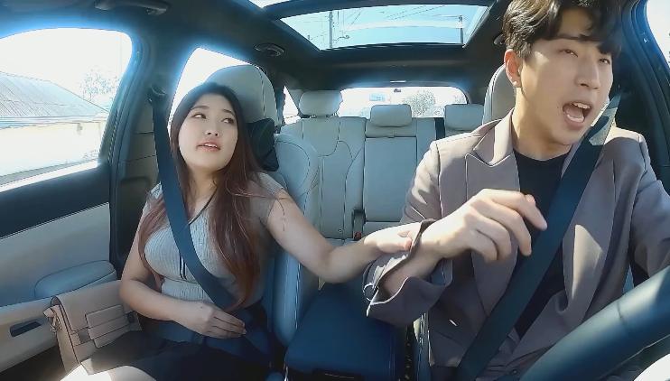 sex kittyxkum Đang chơi thì anh rút ra tống vô đít